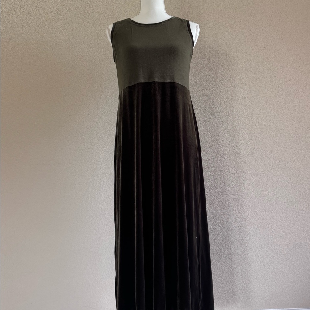 Elegant Black and Olive Sleeveless Dress